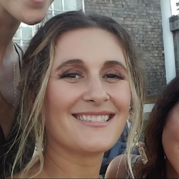 Meet your Posher, Erin - Picture 1 of 1